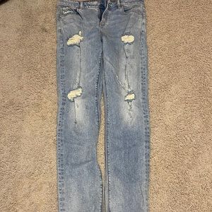 Light wash skinny jean